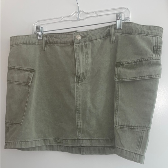 Olive Green Cargo Skirt - Picture 2 of 6
